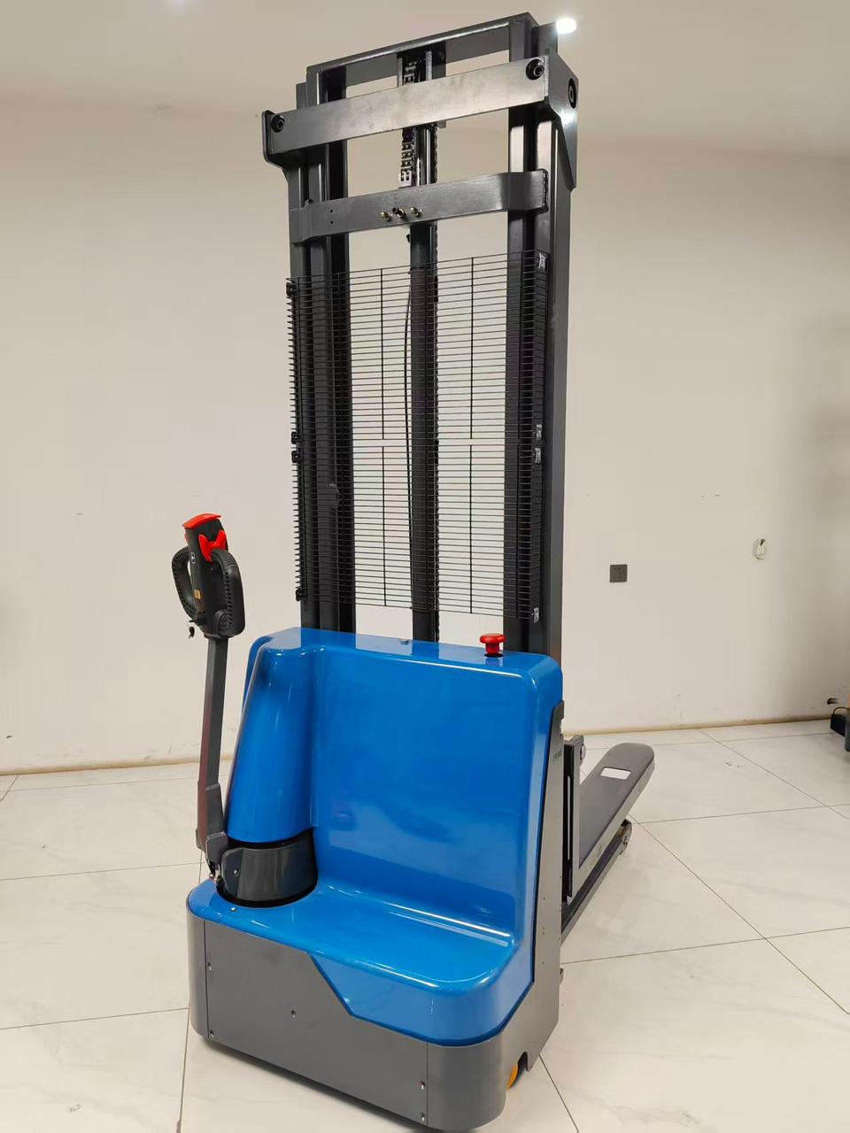 Empilhadeira elétrica patolada 24V 100Ah — foto 4